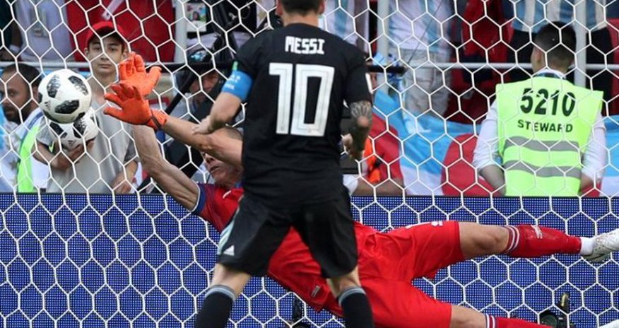 DÇ-də Messinin penaltisini dəf edən qapıçı "Qarabağ"da DÇ-də Messinin penaltisini dəf edən qapıçı "Qarabağ"da