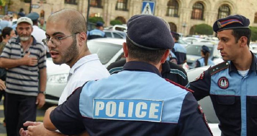 Ermənistanda yeni etirazlar: Polis çadırları dağıtdı Ermənistanda yeni etirazlar: Polis çadırları dağıtdı
