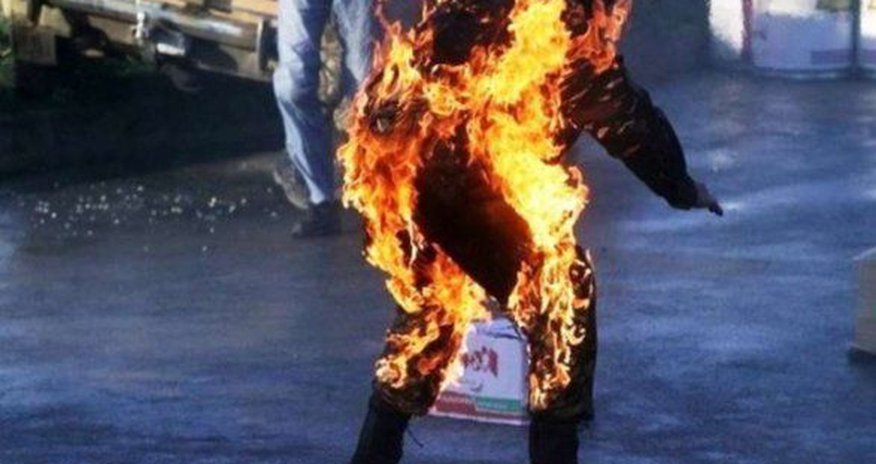 Попытка суицида перед резиденцией Пашиняна в Ереване Попытка суицида перед резиденцией Пашиняна в Ереване