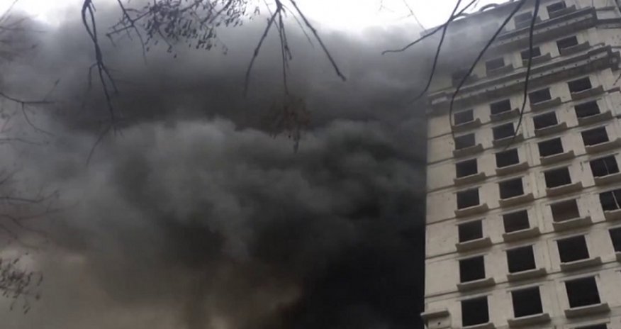 Bakıda çoxmərtəbəli yaşayış binasında YANĞIN Bakıda çoxmərtəbəli yaşayış binasında YANĞIN