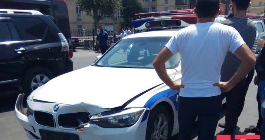 Bakıda yol polisi qəzaya düşdü Bakıda yol polisi qəzaya düşdü
