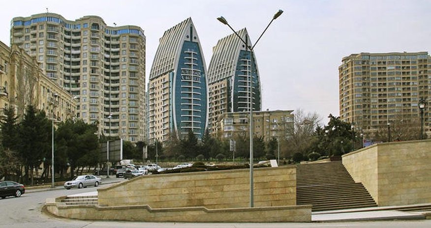 TƏCİLİ! "Altes Plaza"da yanğın başladı TƏCİLİ! "Altes Plaza"da yanğın başladı