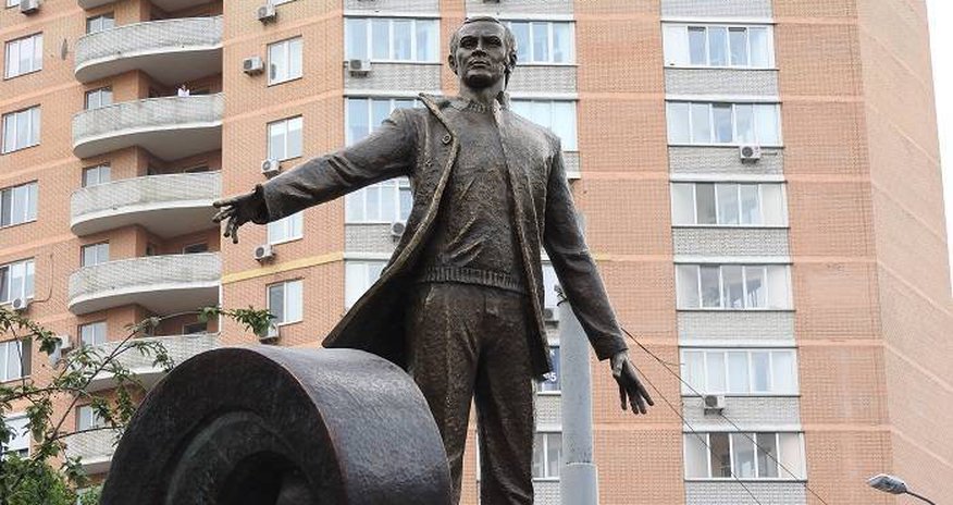 Kiyevdə Maqomayev adına parkın açılışı olub Kiyevdə Maqomayev adına parkın açılışı olub