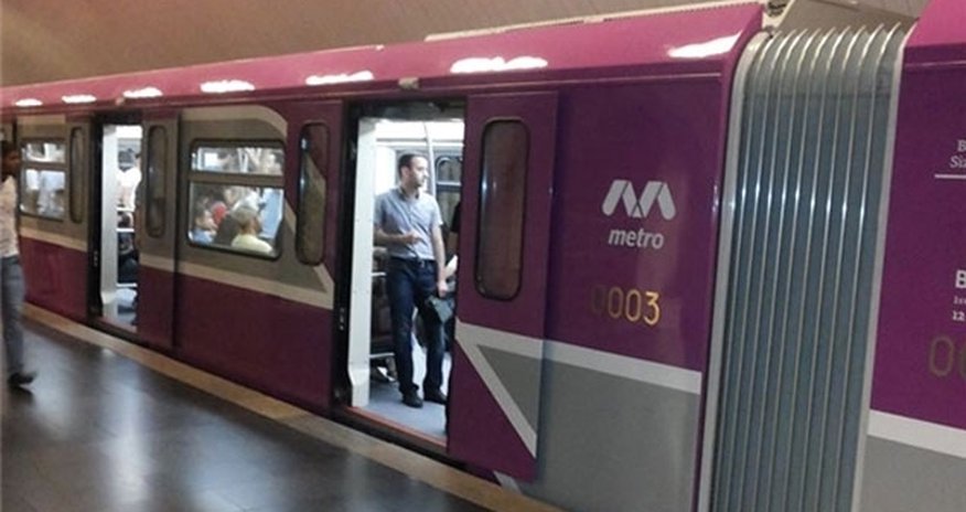 Bakı metrosunda həyəcanlı anlar - VİDEO Bakı metrosunda həyəcanlı anlar - VİDEO
