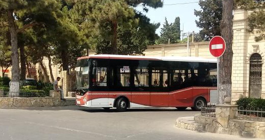 В Баку стал курсировать первый муниципальный автобус В Баку стал курсировать первый муниципальный автобус