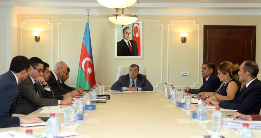 Nazir şəhid ailələrinə vaxt verdi Nazir şəhid ailələrinə vaxt verdi