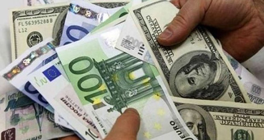 Türkiyə bankları online valyuta satışını dayandırdılar Türkiyə bankları online valyuta satışını dayandırdılar