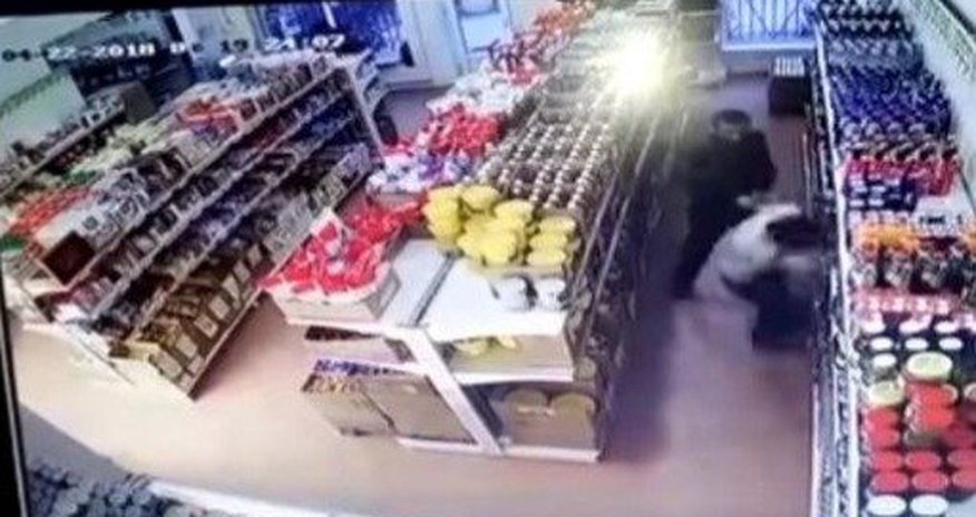 Bakıda mağazaya basqın oldu - XƏSARƏT ALAN VAR Bakıda mağazaya basqın oldu - XƏSARƏT ALAN VAR