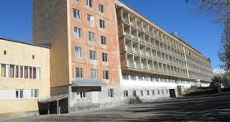 Ermənistanda bomba həyəcanı - Nazirliyin binası boşaldılır Ermənistanda bomba həyəcanı - Nazirliyin binası boşaldılır