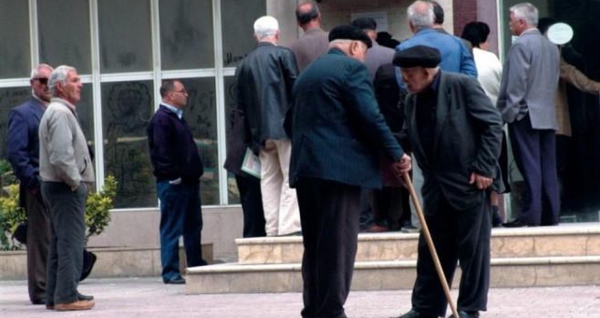 Pensiyaçılara bayram müjdəsi Pensiyaçılara bayram müjdəsi
