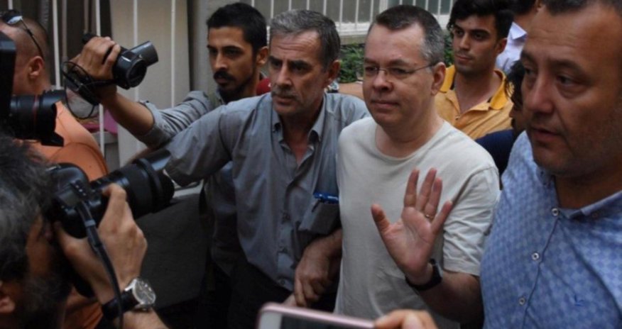 Türkiyə amerikalı keşişlə bağlı qərarını dəyişmədi Türkiyə amerikalı keşişlə bağlı qərarını dəyişmədi