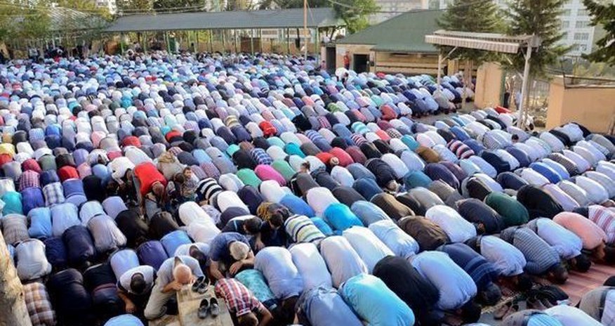Azərbaycanın məsçidlərində bayram namazı qılındı Azərbaycanın məsçidlərində bayram namazı qılındı