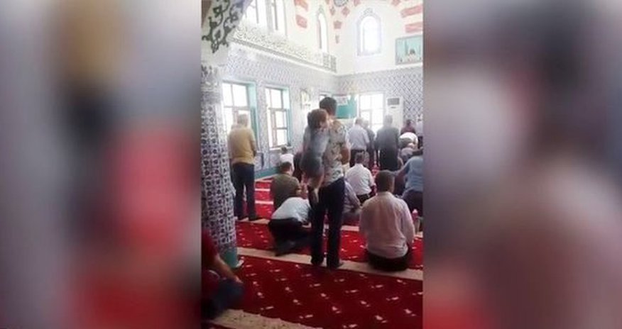Məsciddə çəkilən bu görüntülər izləmə rekordu qırıb - VİDEO Məsciddə çəkilən bu görüntülər izləmə rekordu qırıb - VİDEO