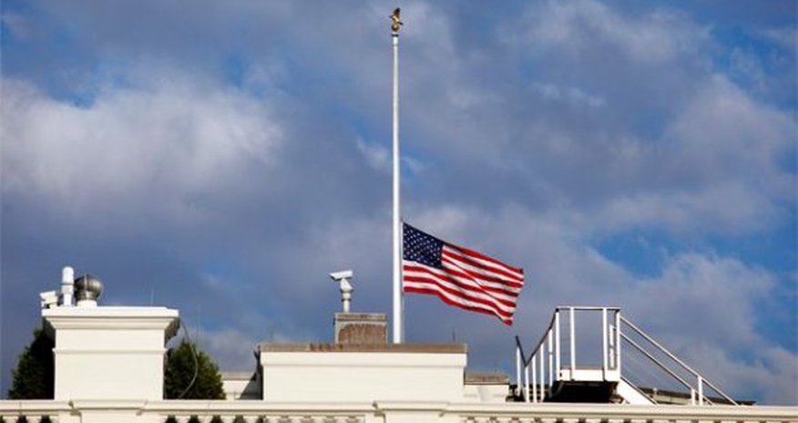Трамп согласился почтить память Маккейна Трамп согласился почтить память Маккейна