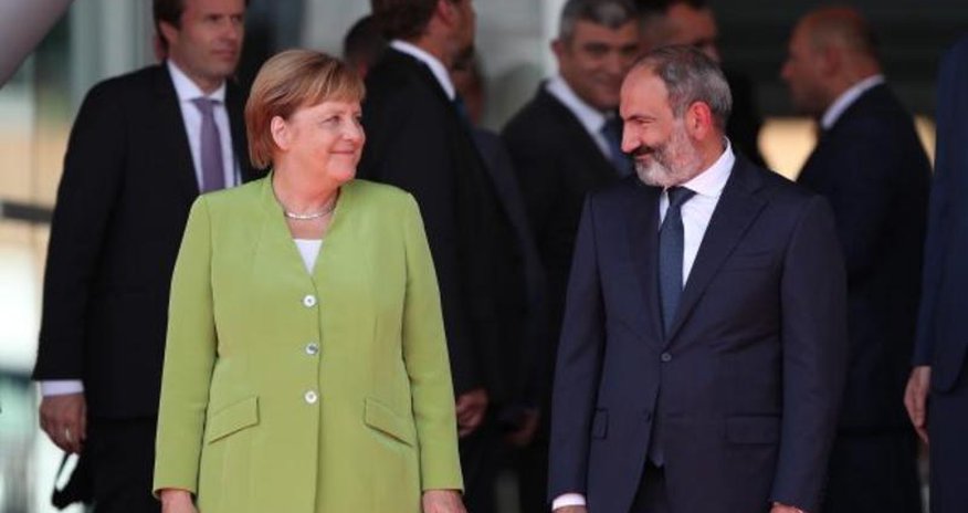 Merkel Ermənistanda "Günaydın, Azərbaycan" dedi - VİDEO Merkel Ermənistanda "Günaydın, Azərbaycan" dedi - VİDEO