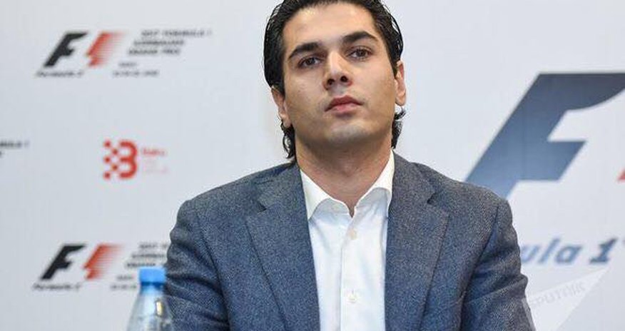 Azərbaycanlı nazir oğlu eşşək belində - FOTO Azərbaycanlı nazir oğlu eşşək belində - FOTO