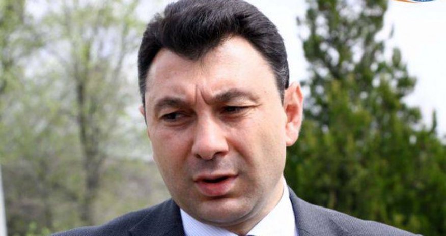 Шармазанов призвал Пашиняна не пугать революциями Шармазанов призвал Пашиняна не пугать революциями