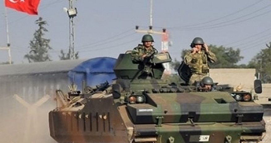 Турция продолжает стягивать танки к сирийской границе Турция продолжает стягивать танки к сирийской границе