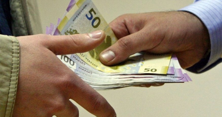 Azərbaycanda yüksək vəzifəli məmur rüşvət alarkən tutuldu Azərbaycanda yüksək vəzifəli məmur rüşvət alarkən tutuldu