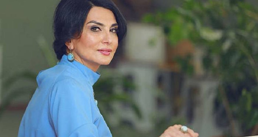 Xanım deputat siqaretə görə etiraz etdi Xanım deputat siqaretə görə etiraz etdi