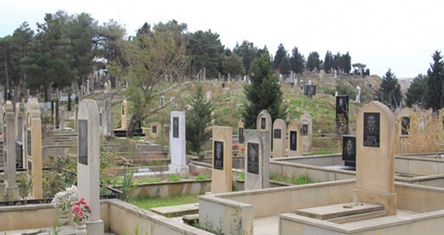 Bakıda FACİƏ: Qadın oğlunun və ərinin məzarı üstündə öldü Bakıda FACİƏ: Qadın oğlunun və ərinin məzarı üstündə öldü