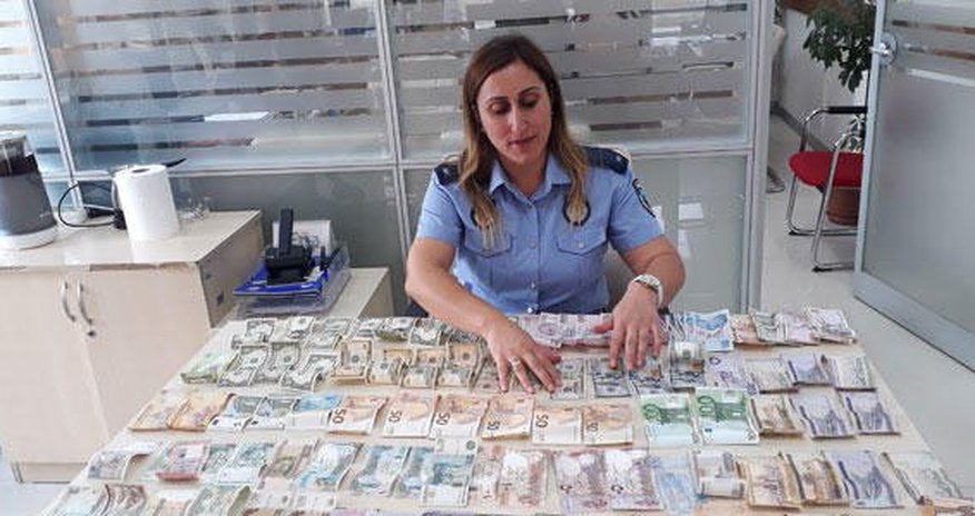 Azərbaycanlı dilənçinin üstündən çıxan pullar hamını şoka saldı Azərbaycanlı dilənçinin üstündən çıxan pullar hamını şoka saldı