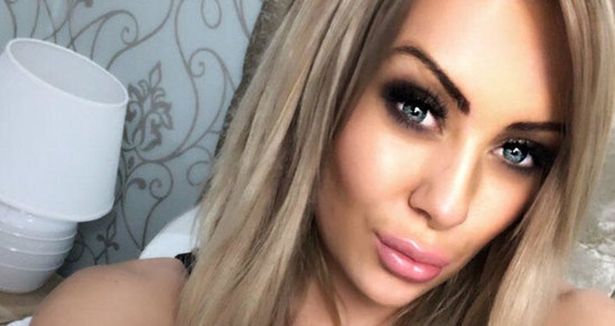 Model öz silikonlarını hərraca qoydu - FOTO Model öz silikonlarını hərraca qoydu - FOTO
