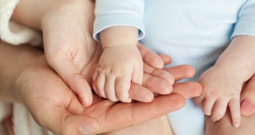 Ölən körpə morqda dirildi Ölən körpə morqda dirildi