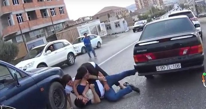 Bakıda kütləvi dava - VİDEO Bakıda kütləvi dava - VİDEO