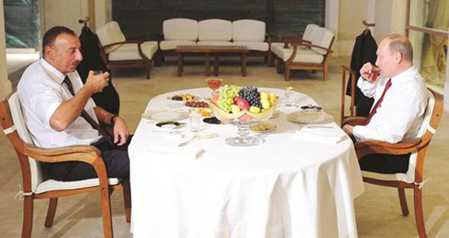 İlham Əliyevlə Putin çay süfrəsində İlham Əliyevlə Putin çay süfrəsində