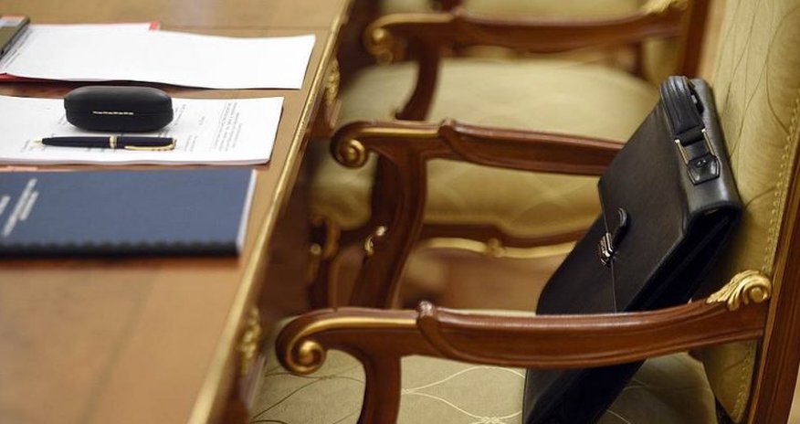 Deputatın açıqlaması aləmi qatdı: "380 min pul mənə bəs eləmir" Deputatın açıqlaması aləmi qatdı: "380 min pul mənə bəs eləmir"