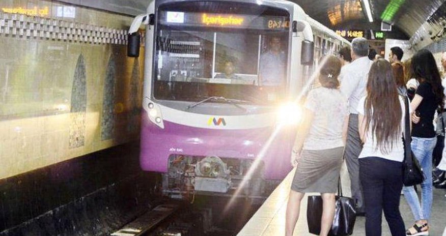 Bakı metrosunda qatarda problem - Sərnişinlər stansiyada düşürüldü Bakı metrosunda qatarda problem - Sərnişinlər stansiyada düşürüldü