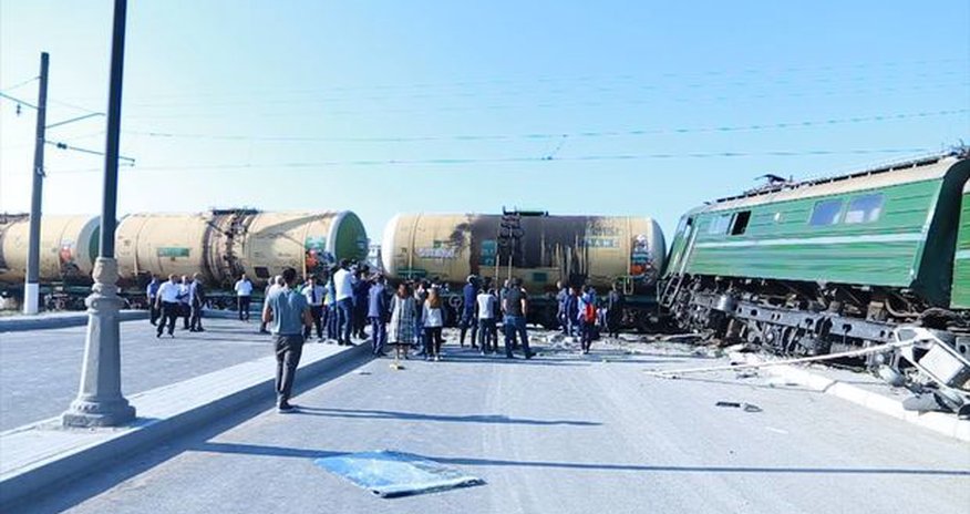 Qatarla avtobusun toqquşmasına görə vəzifəli şəxs və sürücü həbs edildi - EKSKLÜZİV Qatarla avtobusun toqquşmasına görə vəzifəli şəxs və sürücü həbs edildi - EKSKLÜZİV