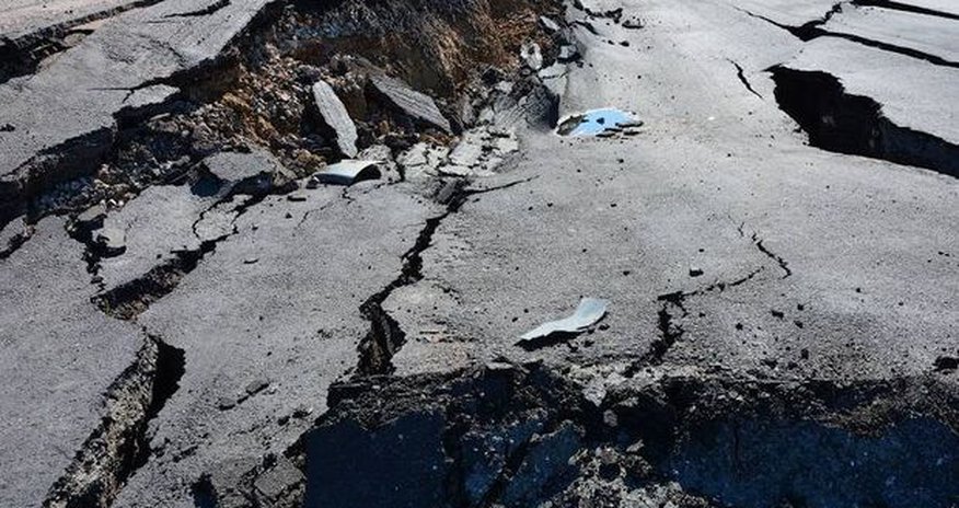 Xırdalanda yol çöküb Xırdalanda yol çöküb