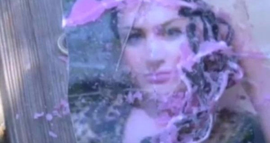 İynəli, sapla bağlı və qıfıllı fotoşəkil... - İşbazlar cadu adı altında sərvət qazanır - VİDEO İynəli, sapla bağlı və qıfıllı fotoşəkil... - İşbazlar cadu adı altında sərvət qazanır - VİDEO