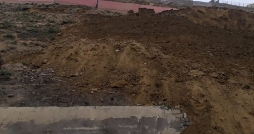 В Бадамдаре продолжаются обвалы В Бадамдаре продолжаются обвалы