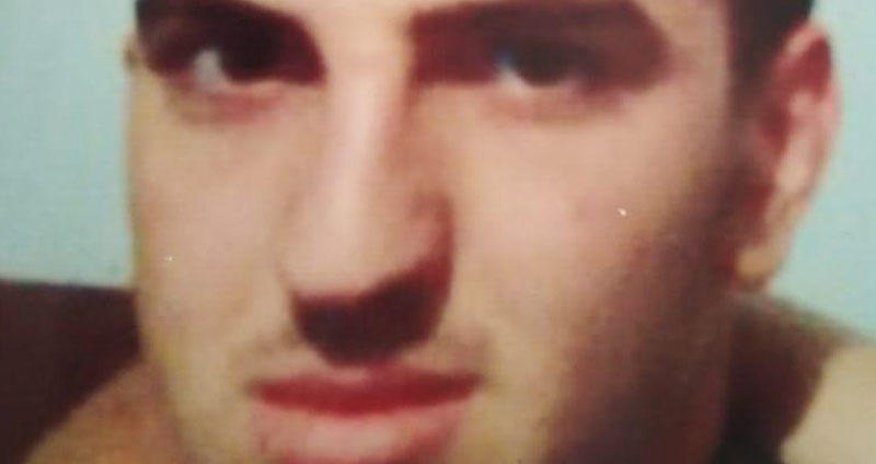 Ailəsi onu axtarır Ailəsi onu axtarır