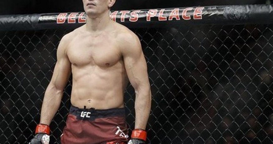 Neymarın cangüdəni UFC döyüşündə nokautla uduzdu - VİDEO Neymarın cangüdəni UFC döyüşündə nokautla uduzdu - VİDEO