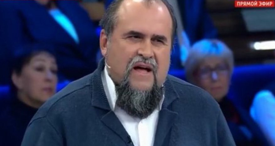 Rusiyalı senator ukraynalı ekspertin saqqalını dartdı — VİDEO Rusiyalı senator ukraynalı ekspertin saqqalını dartdı — VİDEO