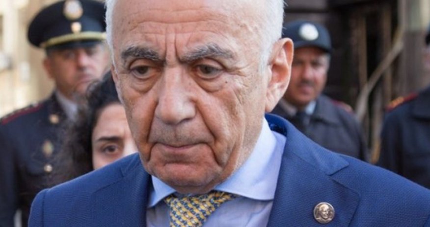 Гаджибала Абуталыбов начальнику ГАИ: "Остановите поборы денег!" Гаджибала Абуталыбов начальнику ГАИ: "Остановите поборы денег!"