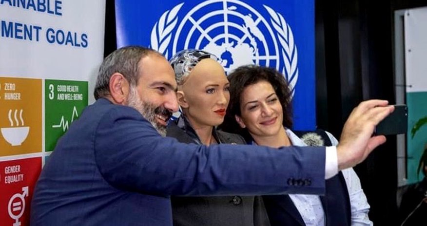 И Пашинян сфоткался с Софией И Пашинян сфоткался с Софией