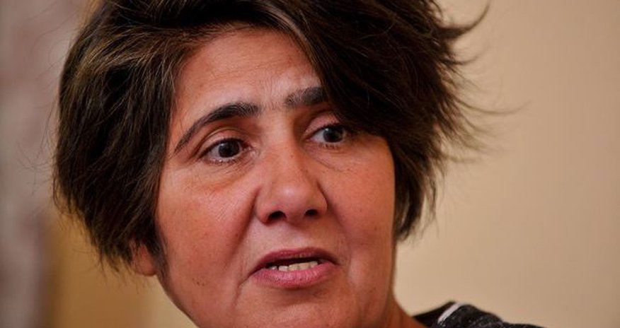Küçələrdə acından qum yeyən ana: Oğlum yanımdan keçirdi, amma... Küçələrdə acından qum yeyən ana: Oğlum yanımdan keçirdi, amma...
