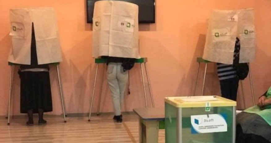 В Гардабани местных жителей принуждают голосовать за Зурабишвили В Гардабани местных жителей принуждают голосовать за Зурабишвили