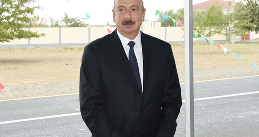 Prezident Təzəpir məscidində Prezident Təzəpir məscidində