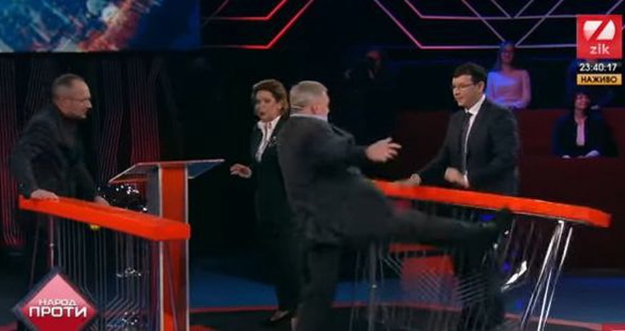 Замминистра в прямом эфире напал на депутата Рады - ВИДЕО Замминистра в прямом эфире напал на депутата Рады - ВИДЕО