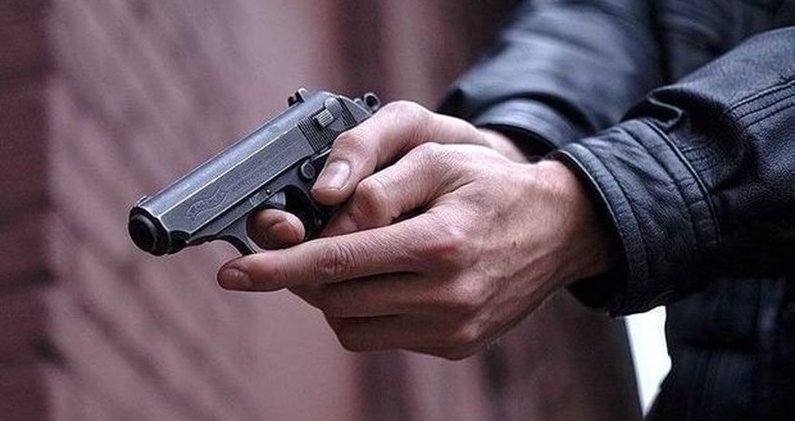 Bakıda şokolad şirkətinin əməkdaşına silahlı hücum edildi Bakıda şokolad şirkətinin əməkdaşına silahlı hücum edildi