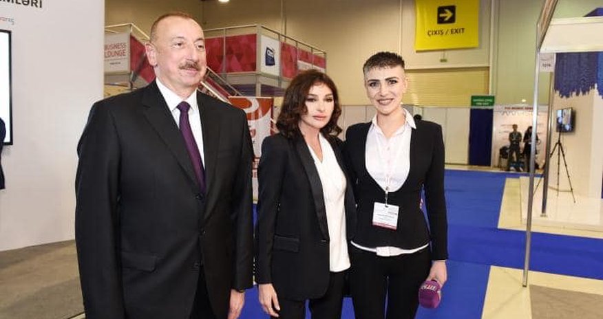 Prezident və xanımı teleaparıcı ilə söhbət etdi: "AZTV-də işləmisiniz" - VİDEO Prezident və xanımı teleaparıcı ilə söhbət etdi: "AZTV-də işləmisiniz" - VİDEO