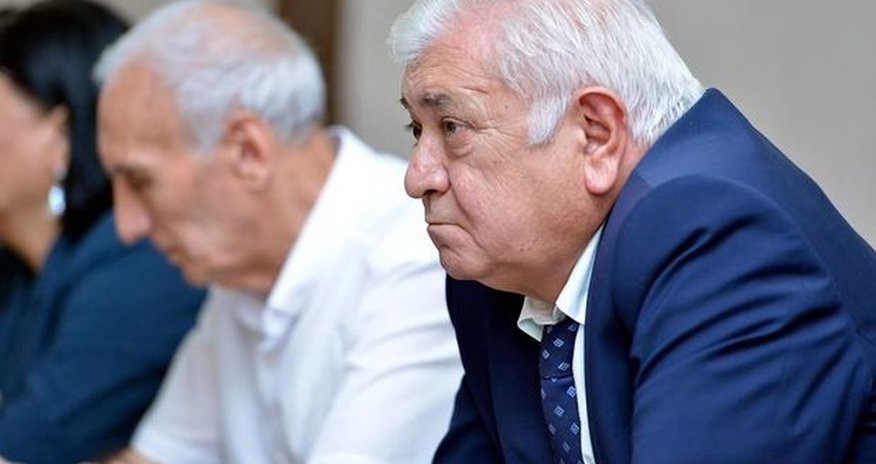 Депутат: У нас нет других проблем? Депутат: У нас нет других проблем?