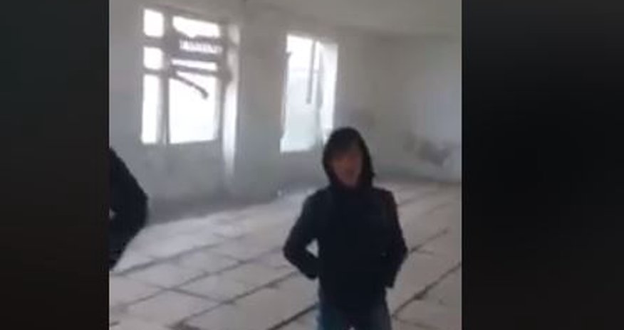 Azərbaycanda məktəbdə acınacaqlı vəziyyət: "Dərsdə oturanda donuruq" - VİDEO Azərbaycanda məktəbdə acınacaqlı vəziyyət: "Dərsdə oturanda donuruq" - VİDEO