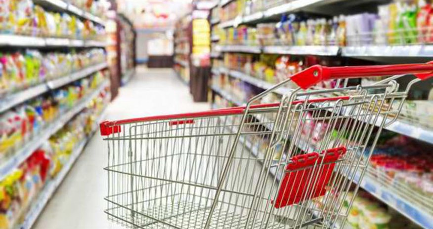 Bakıda marketdə gənc qıza silahlı hücüm Bakıda marketdə gənc qıza silahlı hücüm